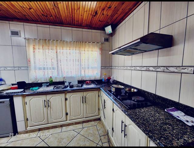 7 BEDROOM FREESTANDING FOR SALE IN HAYFIELDS